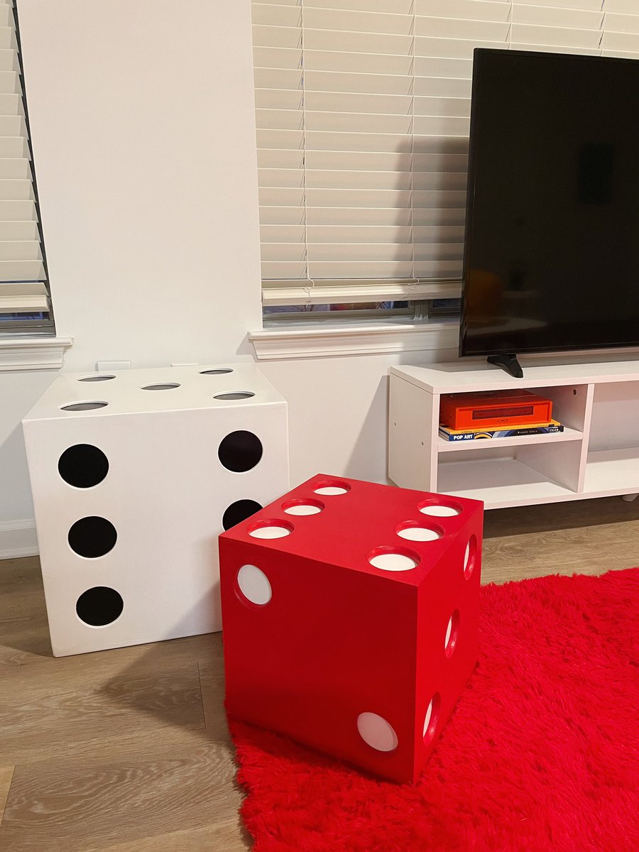 modernnosferatu's tweet photo. my die got himself a girlfriend 🎲❤️ https://t.co/GTOXx8Otho
