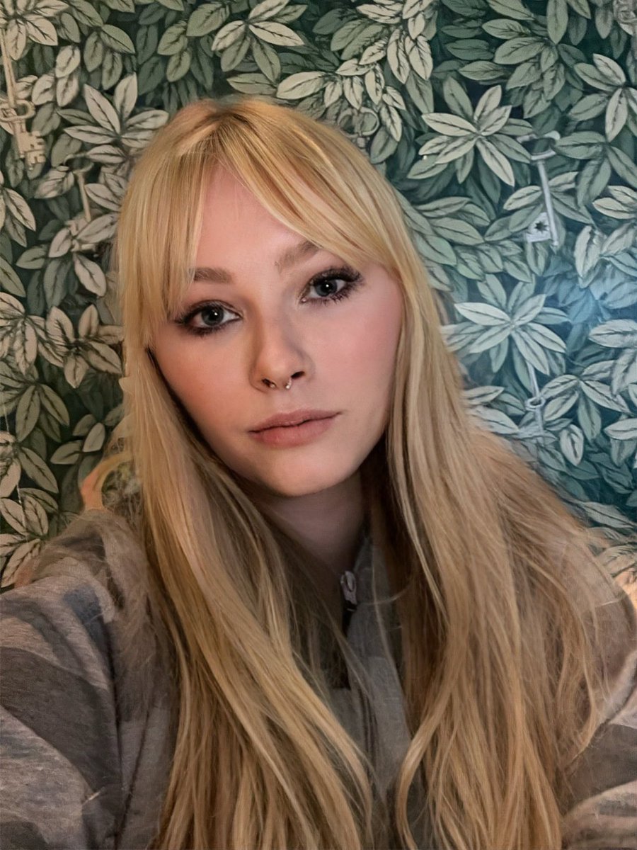 Bin das Wochenende in Bielefeld und Zeit für 1-2 Cash and Go‘s. 😁
Wenn du Glück hast, rotz ich dich kleine Made noch an bevor du dick wieder verpissen darfst. 😉