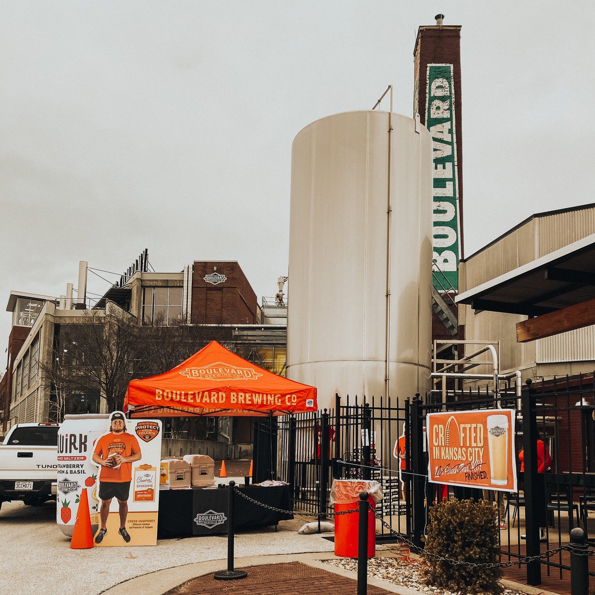 Boulevard_Beer's tweet photo. Letโs go!
Join us at 10am for #WHEATSONCREED right outside our original Tap House. 1 Wheat, per person, must be 21+, first come, first served to the first 1,248 fans.
Full details: https://t.co/748eQIqJ6S https://t.co/dYXMUbvJd2