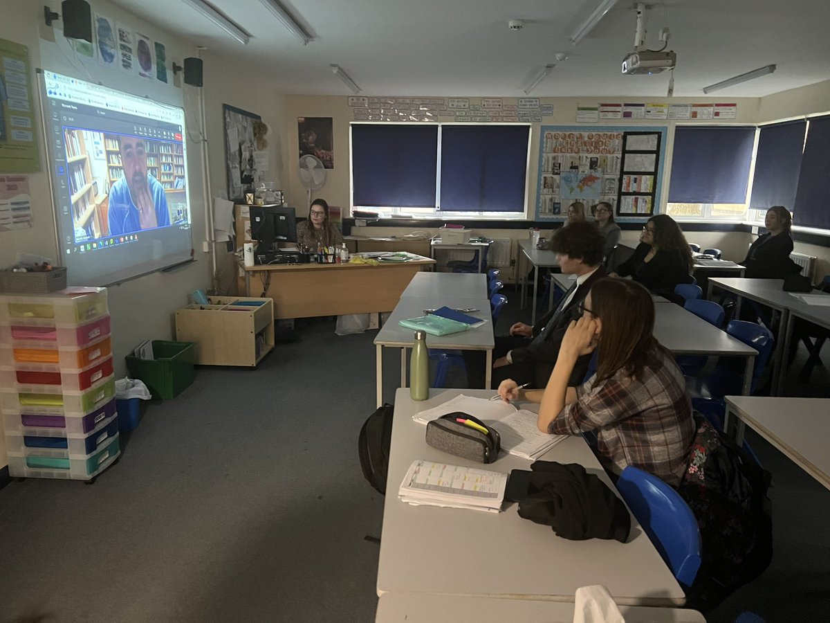 EngChurchdown's tweet photo. Lucky Y13 students have staying after school to listen to @mmgiovanelli from @AstonUniversity share his wisdom about Keats’ tragic poetry. A big thanks to Miss Kelly for organising this excellent opportunity @ChurchdownSixth #workhard #aimhigh https://t.co/VksDxanFGR
