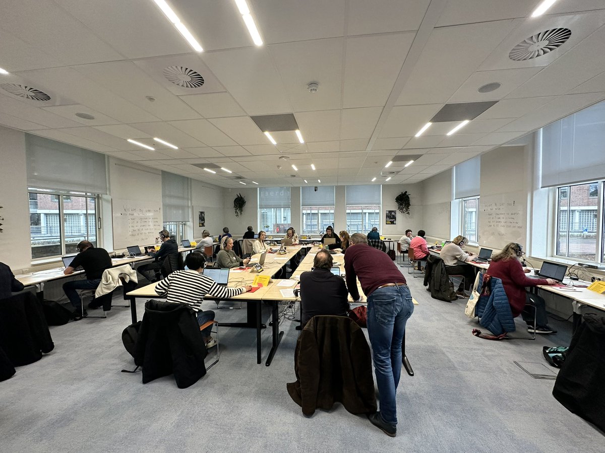 mrts's tweet image. Prachtig! Geen vergaderzaal te boeken vandaag bij DO Protestantse Kerk. Elke zaal wordt bezet door het belpanel van @giro555. Hier nemen geen BN’ers maar even grote toppers de telefoon op💪💪💪 #gelovenindelen