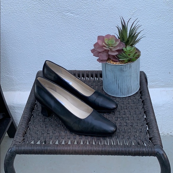 rfhoward's tweet photo. So good I had to share! Check out all the items I'm loving on @Poshmarkapp #poshmark #fashion #style #shopmycloset #handcrafted #worthington #raedunn: https://t.co/Io8RUIY42I https://t.co/OmkXZOJ7Ue