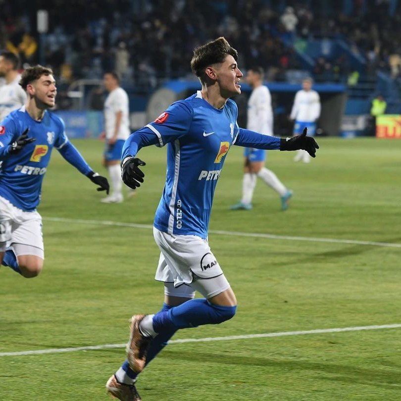 AlexScoutRo's tweet image. 🔍 Adrian Mazilu 🇷🇴 (CF/RW, 2005, Farul)

Mazilu impressed everyone on his first appearances for Farul. An 𝙚𝙡𝙚𝙘𝙩𝙧𝙞𝙘 player and probably one of the best products of 𝘼𝙘𝙖𝙙𝙚𝙢𝙞𝙖 𝙃𝙖𝙜𝙞 in the last years.

🧵 𝘛𝘩𝘳𝘦𝘢𝘥 𝘳𝘦𝘱𝘰𝘳𝘵 - 𝘙𝘛𝘴 𝘢𝘱𝘱𝘳𝘦𝘤𝘪𝘢𝘵𝘦𝘥.