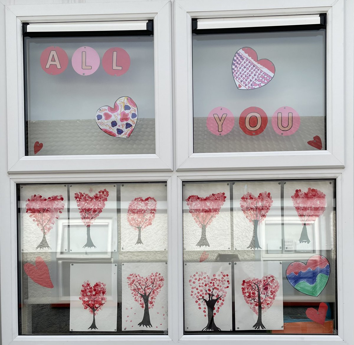 ms_dunne's tweet photo. Happy Midterm everyone! 

Our class was spreading the love yesterday with their wonderful artwork.

❤️       ❤️       ❤️       ❤️      ❤️      ❤️

@ConlethSt https://t.co/ZZuFPtWsDO