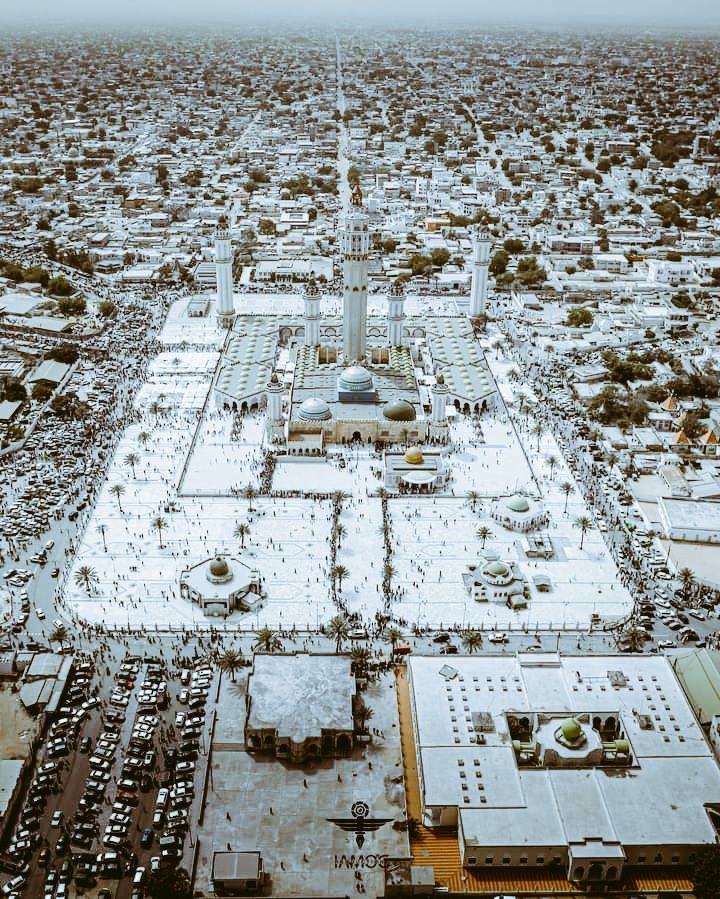 Me_Bamba_Ndiaye's tweet image. #Touba si tu es #Mouride depose ton #@ like &amp;amp; share Mame #Fallou protege