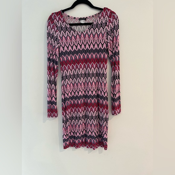 lschuster17's tweet photo. So good I had to share! Check out all the items I'm loving on @Poshmarkapp #poshmark #fashion #style #shopmycloset #chaser #madewell #venus: https://t.co/0nvUpDwttM https://t.co/0zG29OQYwE
