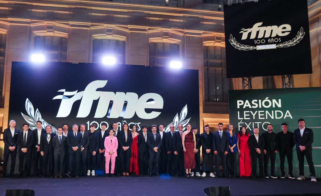 CarlosCheca7's tweet photo. Jornada emotiva en la Gala del Centenario de la 
@rfme_oficial  vivida ayer en compañia del “brother”, de otros grandes campeones y, por encima de todo, rodeado de amigos y compañeros en esta celebración en el Palacio de Cibeles de Madrid.
@MotoGP  @WorldSBK  @DAZN_ES https://t.co/oPbCAPQgqH