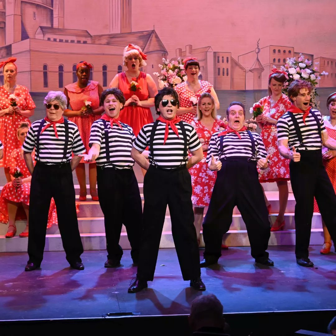 SouthgateOpera's tweet image. GONDOLIERS OPENING NIGHT TONIGHT!

Tickets still available - LINK IN BIO!

#SOTheGondoliers #SOGondoliers #CultureInEnfield  #gilbertandsullivan @Wyllyotts