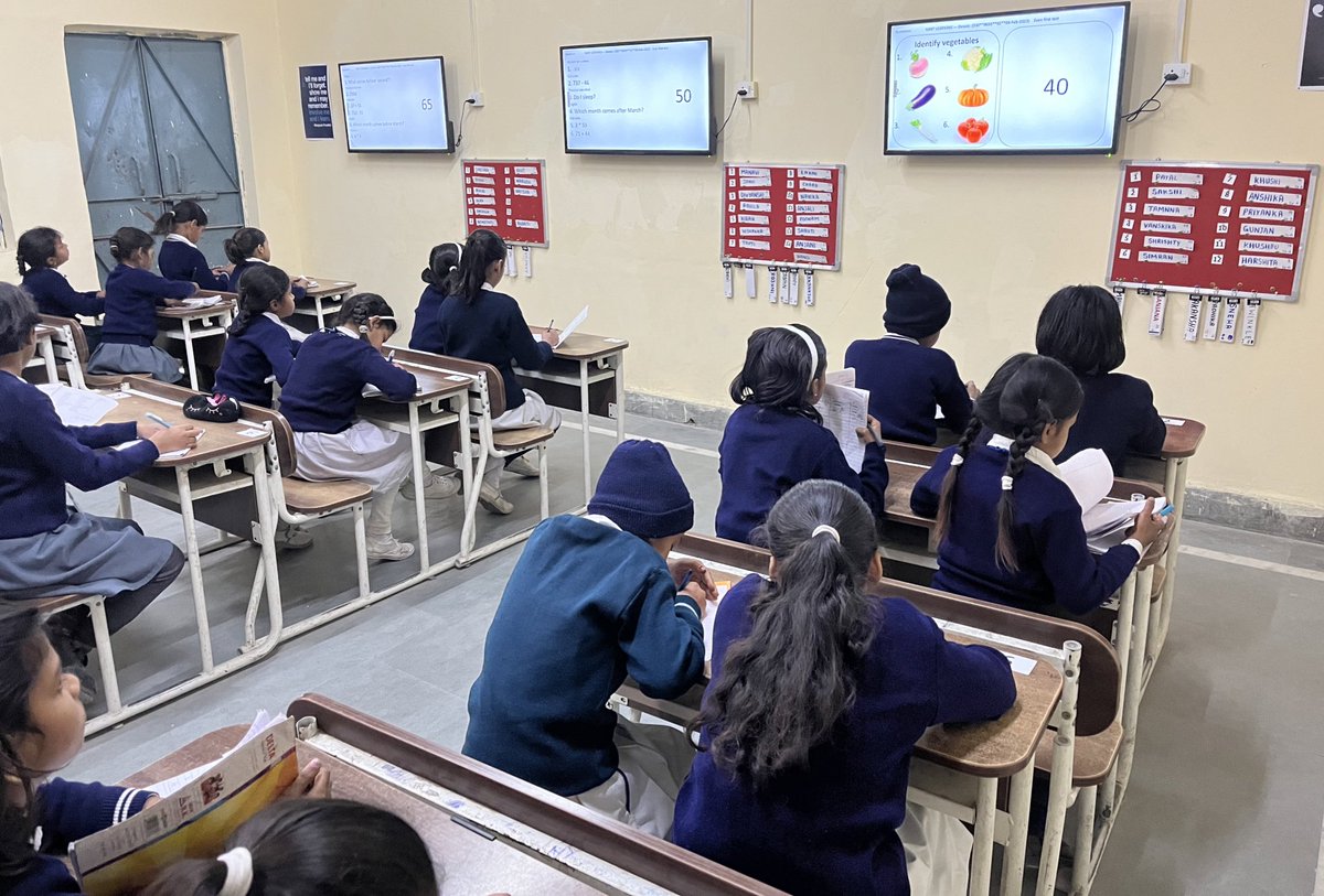 shail2018's tweet photo. Children love this test
They answer the questions flashed on screen, check each other’s copy & move front, to the next row to answer new questions
Quite a fun for primary kids at Delhi Govt school in Tughlakabad
Teachers get to track progress of each child effortlessly https://t.co/j8upeuxl8Q