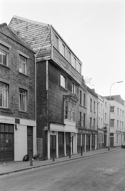 bermondsey_se1's tweet photo. SE1 Evolved
👉 Photo 1 2023 by BSE1
👉 Photo 2 1988 by Peter Marshall
📍 Bermondsey St
#se1evolved
#bermondseyse1
#bermondseystreet
@GiddyGrocer @TheShardLondon #chapter72 https://t.co/W2MAVRqN2r