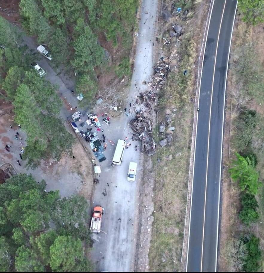 #ÚltimaHora: al menos 33 personas han muerto y 23 han resultado heridas este miércoles en #Panamá tras caer por un precipicio un autobús lleno de migrantes.

elpais.com/internacional/…