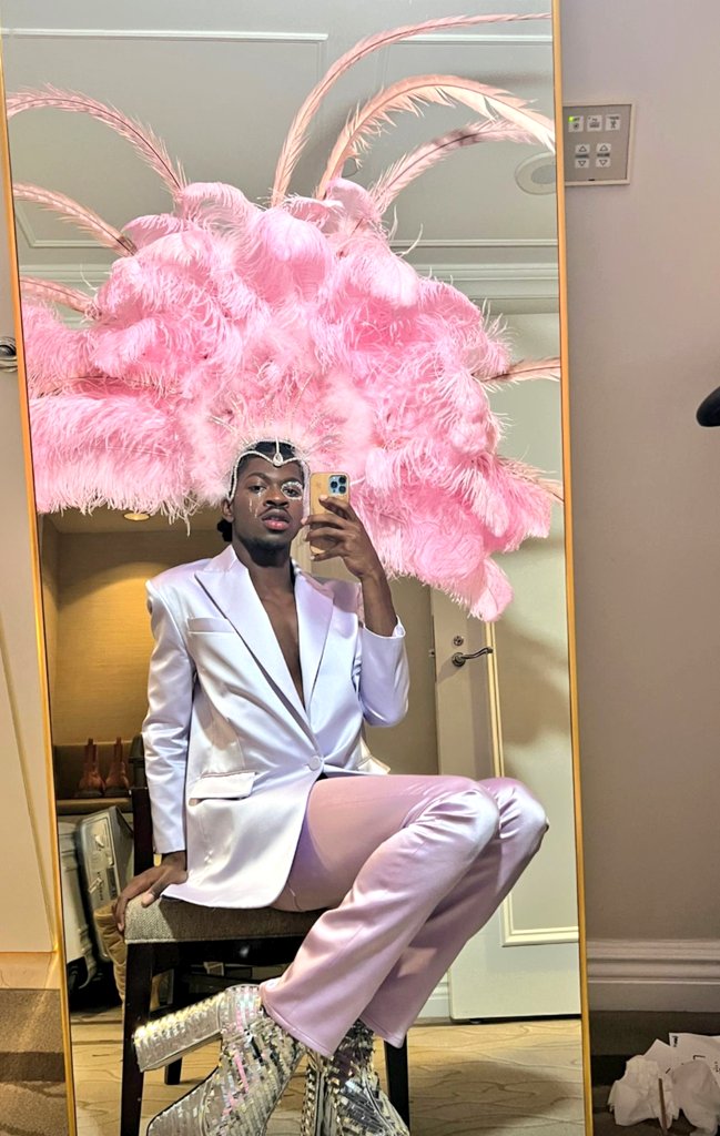 LNXNews's tweet photo. Lil Nas X's outfit for the Christian Cowan Fall 2023 Ready To Wear Fashion Show. 🤍 https://t.co/lVGYjALcL2