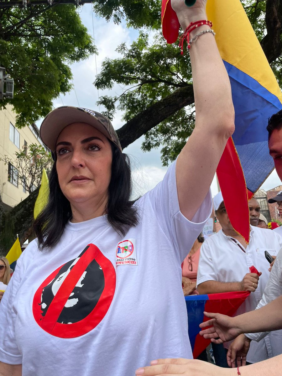 CabalPrensa's tweet photo. Hoy salimos a las calles para rechazar el gobierno populista de Petro, que pretende acabar una nación que clama por orden, libertad y justicia https://t.co/izcrQCjhdt