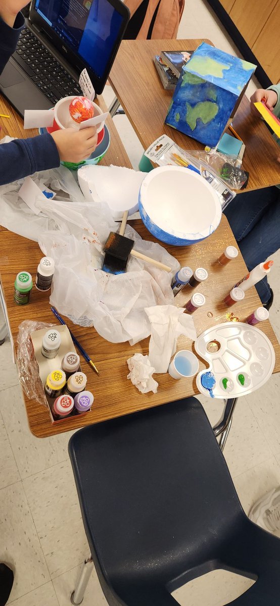jpeter_HMS's tweet photo. The world is theirs...literally! Layers of Earth model construction happening. Creativity in action! #CAVScience @Hernando_MS @LRocha_HMS @RNava_HMS @ENFlores_HMS @bahia_HMS https://t.co/O9vhb5eufQ