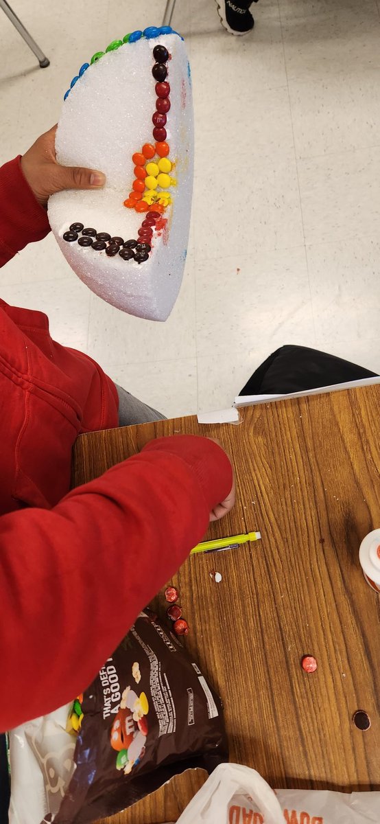 jpeter_HMS's tweet photo. The world is theirs...literally! Layers of Earth model construction happening. Creativity in action! #CAVScience @Hernando_MS @LRocha_HMS @RNava_HMS @ENFlores_HMS @bahia_HMS https://t.co/O9vhb5eufQ