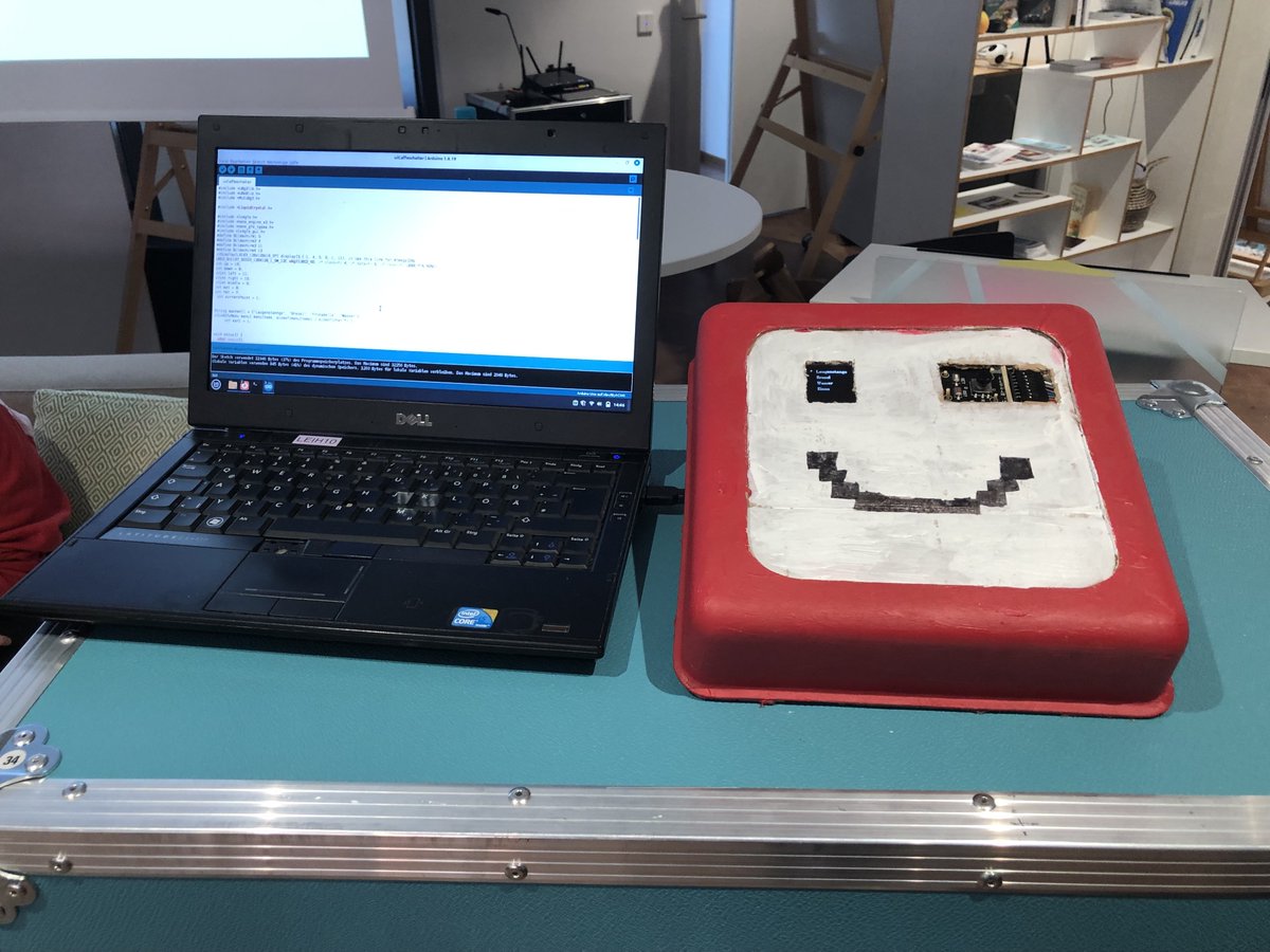 MakeYourSchool's tweet photo. Wir sind hin und weg! Was hier lächelt, ist ein Mensa-Bestellsystem. Diesen & weitere Hacks haben die Schüler*innen heute beim Hackday gebaut. Danke an die Lehrkräfte, an unsere Netzwerkpartner*innen vom @KITKarlsruhe, das @zmlkit & die Fakultät #ETIT für die tolle Organisation. https://t.co/SHDwKL2V5k