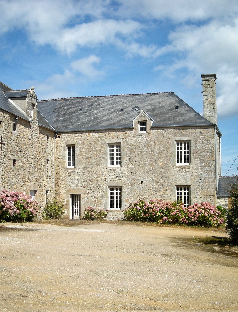 🔴 𝟱𝟬𝟮 𝗔𝗡𝗦 🎂 | Le 14 février 1521, naît Gilles de Gouberville ! Ce gentilhomme normand est devenu un mémorialiste incontournable grâce à l'écriture de son Journal ! 📖

L'un des manuscrits (de 1549 à 1552) est trouvé en 1886 au château de Saint-Pierre-Église ! 🔎 #CeJourLà