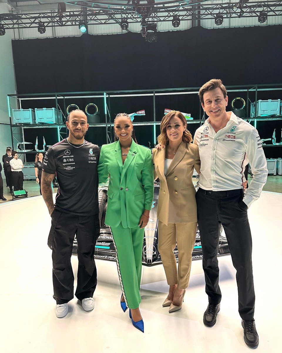 NaomiSchiff's tweet photo. Mercedes AMG  F1 W14!! ⚡️⚡️

We hope you enjoyed the reveal this morning. Always a joy to work alongside @NataliePinkham. 💚

Thoughts on the car? 😃 https://t.co/PesXE4Rb0i