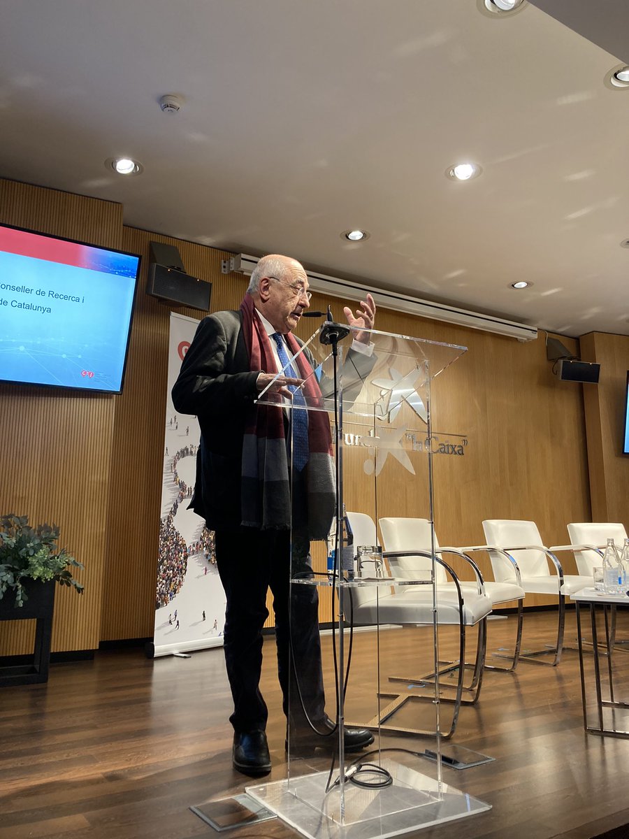 Arribem al final del IX Seminari #CatalunyaFutura: Regions i ciutats del coneixement. 

Ofereix la cloenda el Conseller de Recerca i Universitats <a href="/recercauniscat/">Recerca i Universitats</a> de la Generalitat de Catalunya, <a href="/quimnadal/">Joaquim Nadal</a>

Gràcies a totes les assistents per la vostra presència!