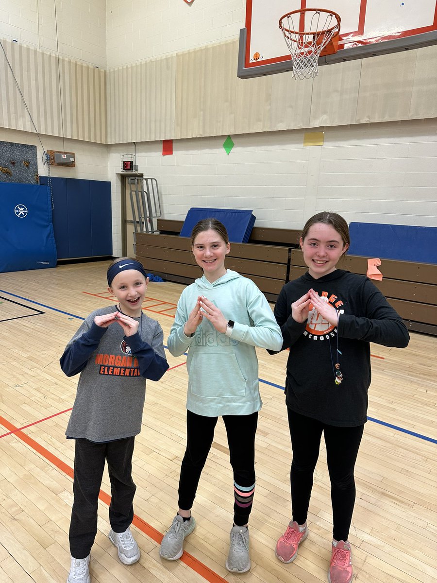Beautiful day for a morning run!! Congrats to <a href="/JoelleLRoss/">Joelle Ross</a> as her students earned 🥇 🥈 🥉 place finishes!! Congrats Gabby, Riley, and Madeline!! #sweetHeartmile