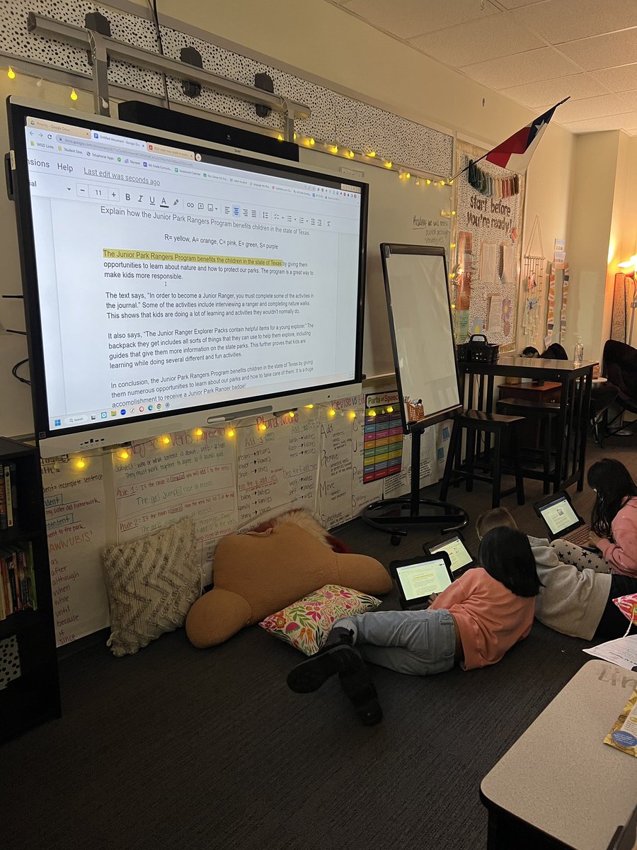 MrsHaleyGarner's tweet photo. We took our checkpoint ECR and rewrote one as a class. I then had them go in and highlight the specific RACES strategy sections ⭐️💯 #ECR #WylieWay #4thGrade #WylieISD @WylieISD https://t.co/NVKiLcdMKC