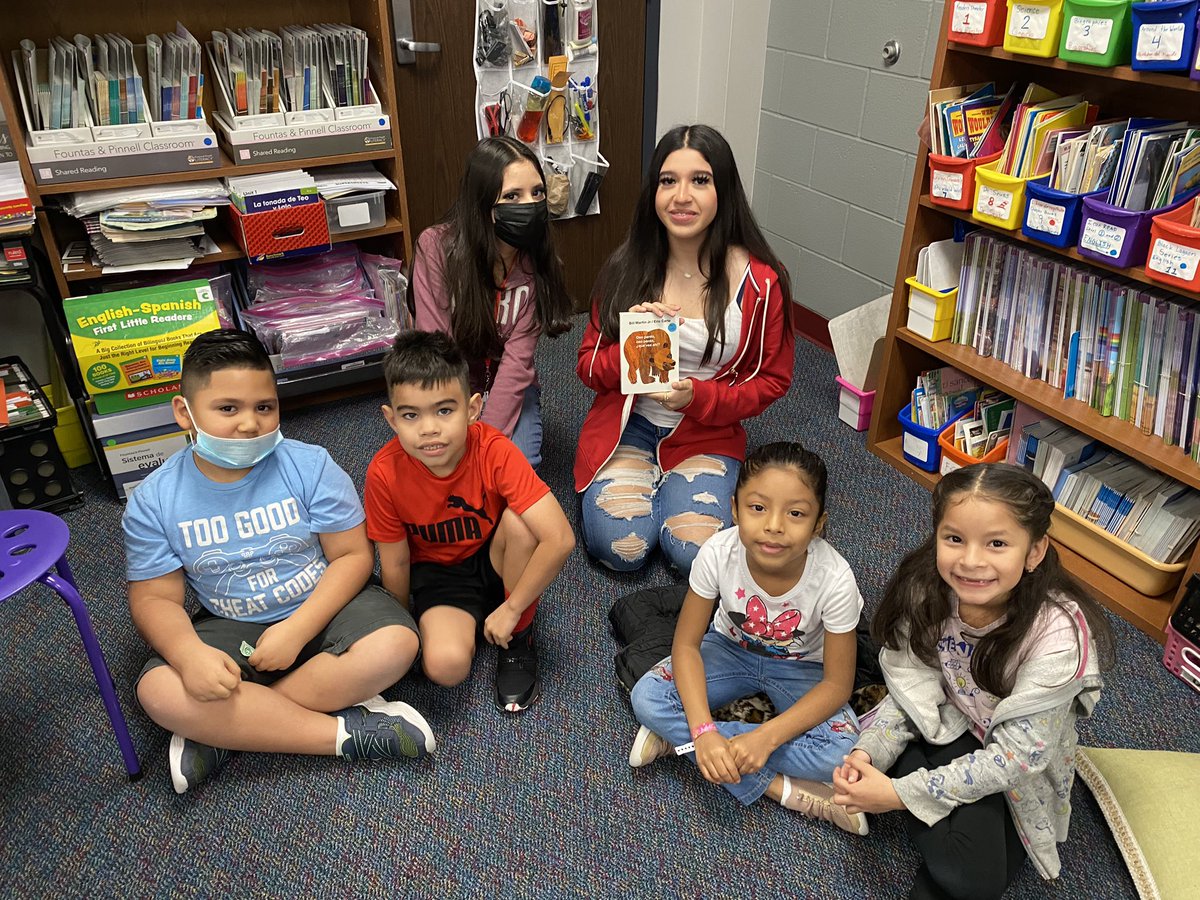 Making memories with books and our shared love of reading! <a href="/mrs_laubinger/">Tammy Laubinger</a> <a href="/HumbleISD_RPE/">River Pines Elementary</a> #thehumblelibrarian