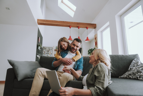 bmo_kevin's tweet photo. It can be tough to choose which type of mortgage is right for you, especially in times of financial uncertainty. ⚠️ 

Learn the difference between fixed and variable rate mortgages and discover the right choice for you.

https://t.co/VkFxvgORWx https://t.co/Oo5zRz5jE1