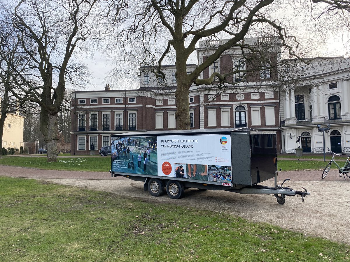 MOOI_NH's tweet photo. De reuzenkaart van Noord-Holland ligt weer! Dit keer bij het Provinciehuis in @gemeentehaarlem Altijd een goede aanleiding voor discussie en verwondering. Je ziet verbanden en schaal op een andere manier #omgevingskwaliteit @SlabbersSteven https://t.co/m9DUmzLu5L