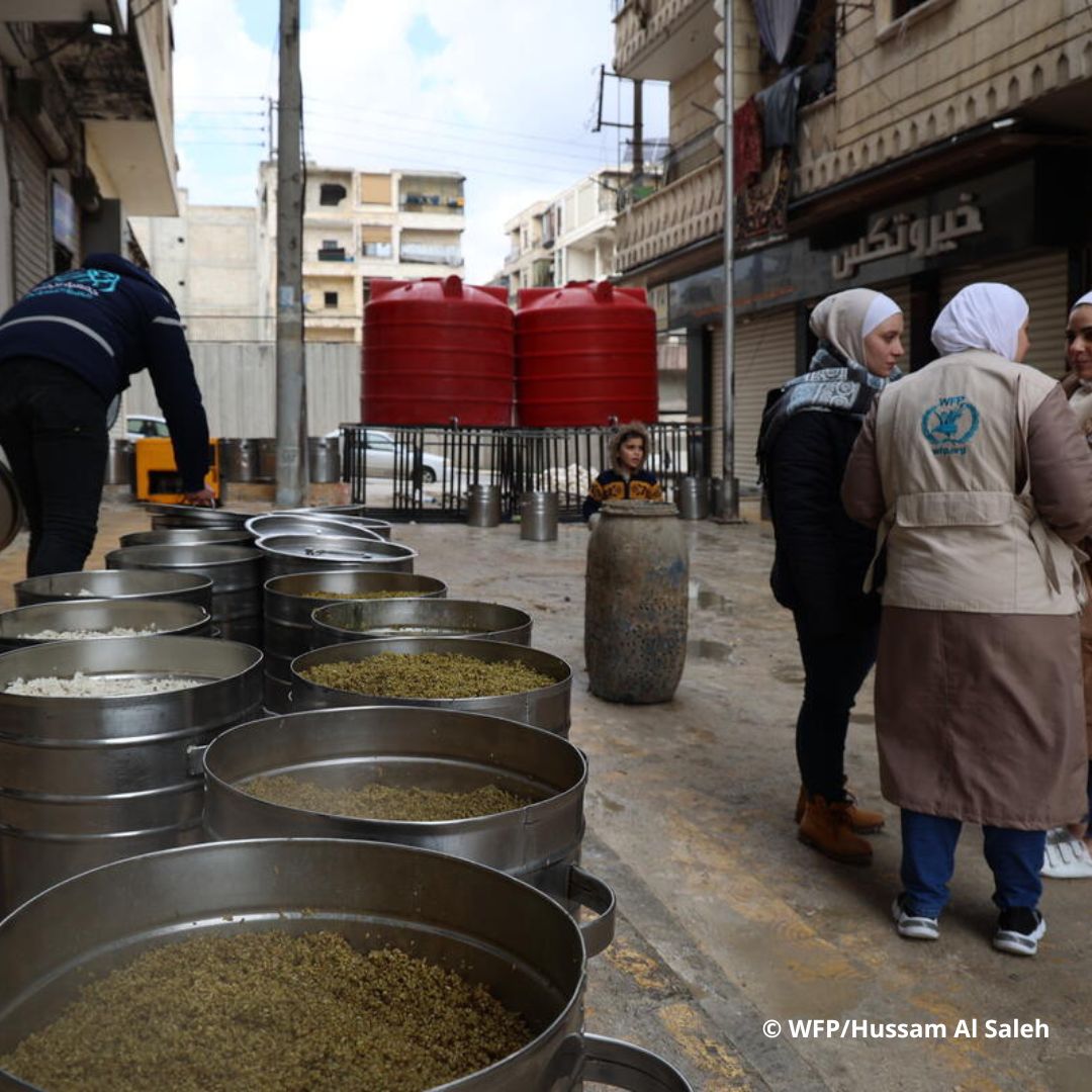 ShareTheMealorg's tweet image. 🇸🇾 WFP and its partner prepare hot meals for #earthquake-affected people in shelters in #Aleppo, #Syria.

The hot meals include freekeh (crushed green wheat).

So far, WFP has supported 90,000+ people in Syria and will continue to support.

Click the link in our bio to donate 🙏