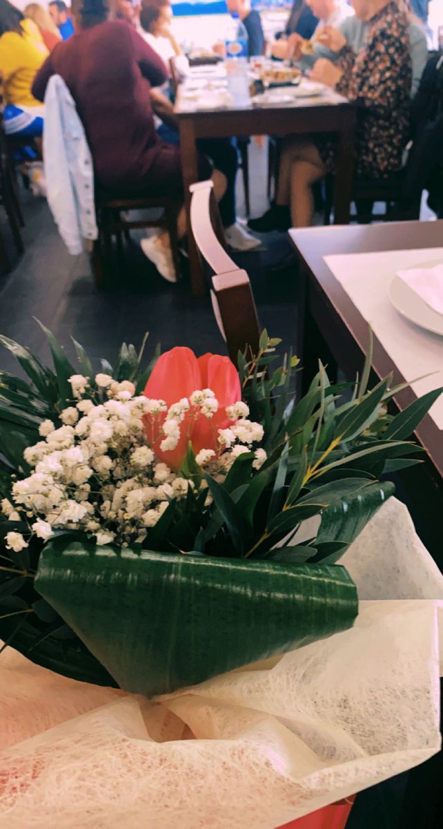 amigas linda ofereceram me flores nos anos 💐💗😭