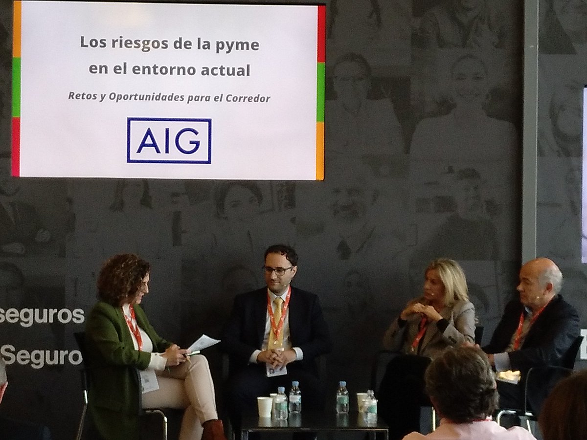 #SemanaDelSeguro La jornada de <a href="/AIGinsurance/">AIG</a> analiza los riesgos de la pyme en el entorno actual. En concreto aborda los retos y oportunidades que existen para el corredor. Lo explican <a href="/elenajandrade/">Elena Jiménez de Andrade Astorqui</a>, <a href="/GausiJavier/">Javier Gausi</a> y <a href="/Francisco_Vidal/">Francisco Vidal</a> Lo contamos en los medios de <a href="/Inese_seguros/">INESE</a>