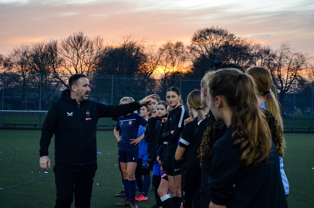 Foundation92's tweet photo. Our girls Emerging Talent Centre was in full flow last night ⚽️💨

It was great to see the players working hard on improving their skills and abilities! 👏

@SalfordCityFC | @Manchester_FA https://t.co/IuCXL40boC