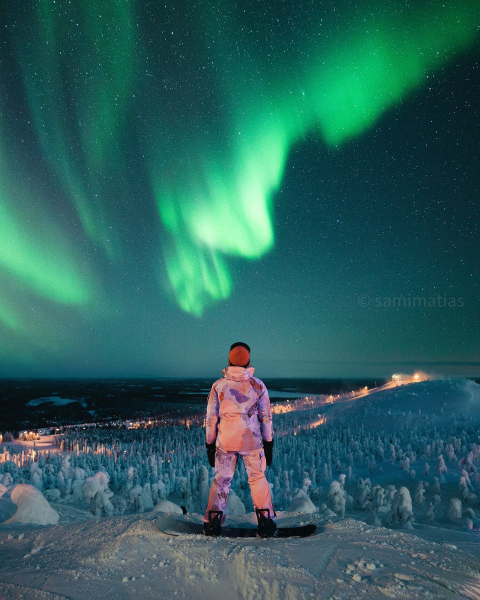 These lights are proof that magic exists 🤩✨ #NightLight #Green #NorthernLights #Finland #Winter