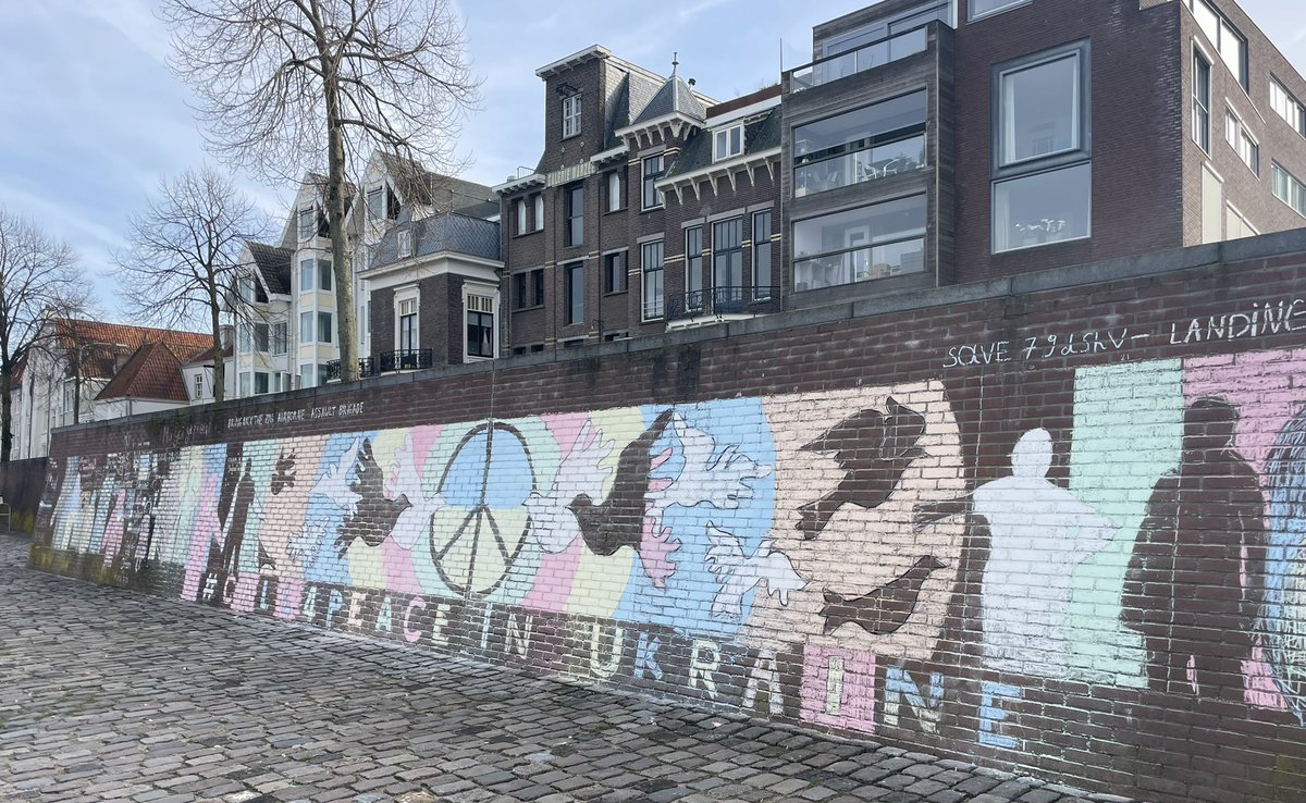 Mural #Call4PeaceUkraine op #Waalkade #Nijmegen with students Nijmegen &amp; Ukraine