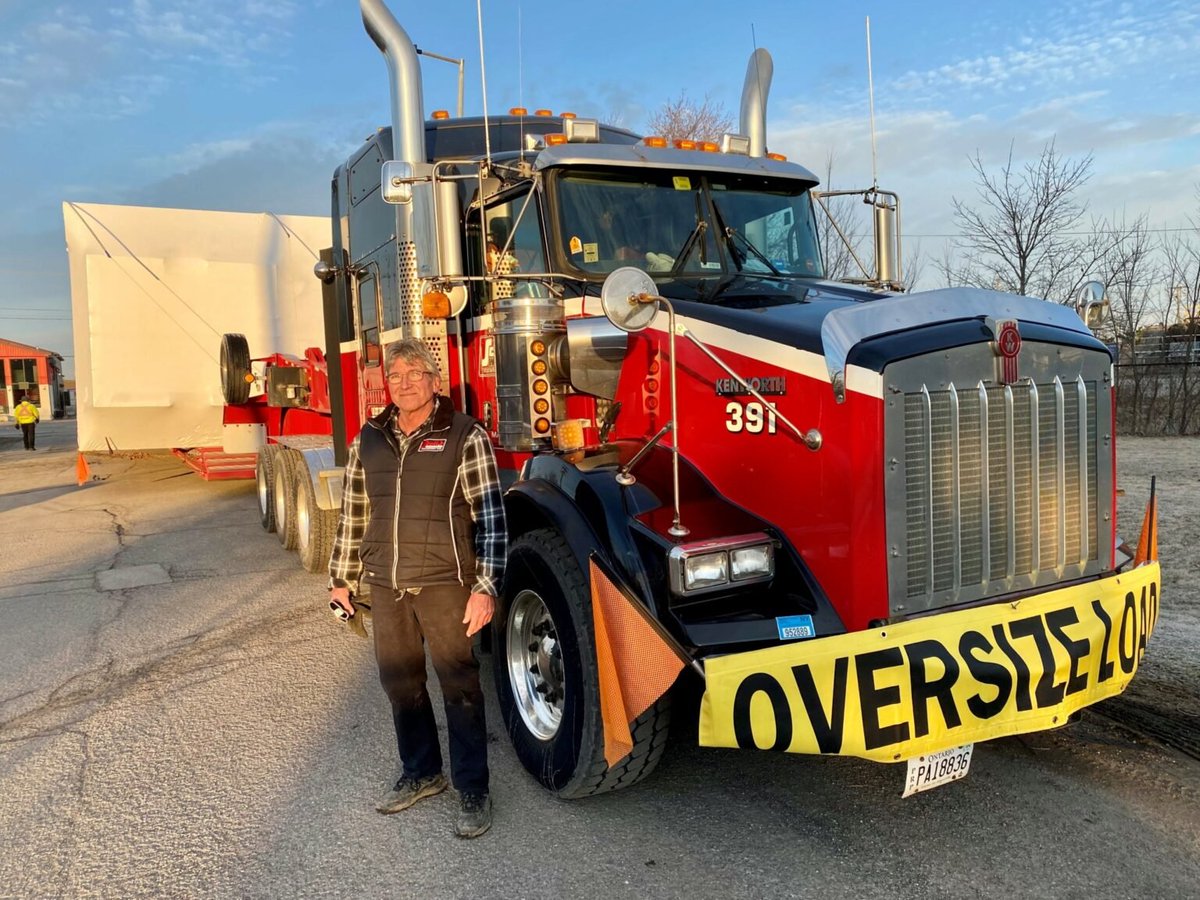 TruckNewsMag's tweet photo. It takes a special kind of #truckdriver to haul specialized oversize loads. Mark Partington who drives for Scott-Woods Transport says mega moves require plenty of patience and planning.
https://t.co/6Ez5v4RuHU
#trucking #megamoves #transportation #oversizeload https://t.co/gHNs2974S0