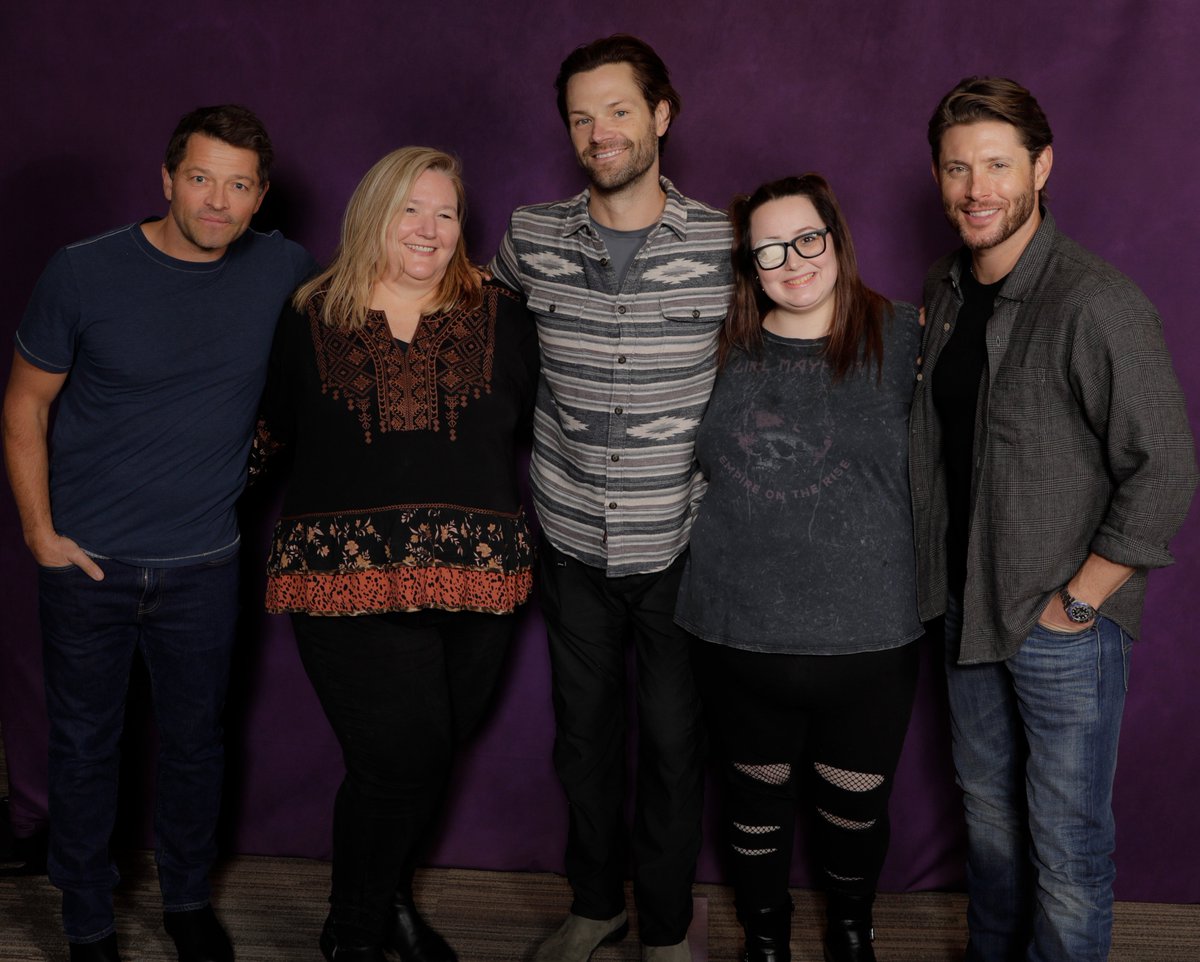 violetlion92's tweet photo. JPEG Day for me.  So much fun meeting these guys.  #SPNDallas #CreationDallas #spncon #JensenAckles #JaredPadalecki #MishaCollins https://t.co/mLWzO2JCWq