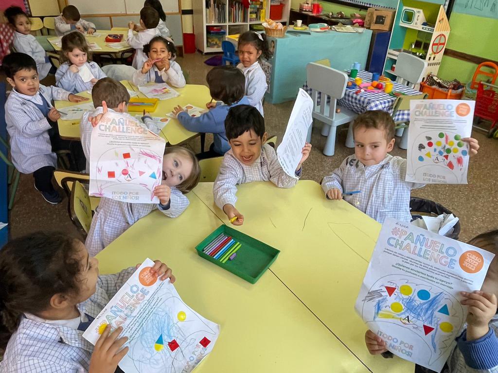 SanPablo_Cole's tweet photo. Hoy, Día Mundial del Cáncer Infantil, el @SanPablo_Cole se une al Pañuelo Challenge de la Fundación Aladina para apoyar a los niños enfermos de cáncer. ¡Ponte un pañuelo y únete tú también! @fundacionaladina #DiadelCancerInfantil #PanueloChallengeAladina #panuelochallenge https://t.co/LrDdybLCUh