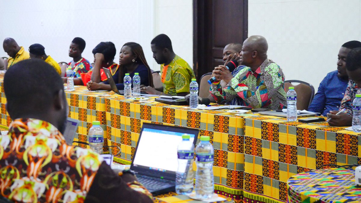 ecocareghana's tweet photo. Happening now: Day 1 of  @ghcocoaplatform  Annual General Meeting. 

Members gave updates of their work, discussed key issues affecting cocoa production in Ghana and emerging opportunities in the space. 

@SEND_GHANA @Fern_NGO  @VoiceCocoa 

#sustainablecocoa #cocoatalks https://t.co/dnVmmolx87