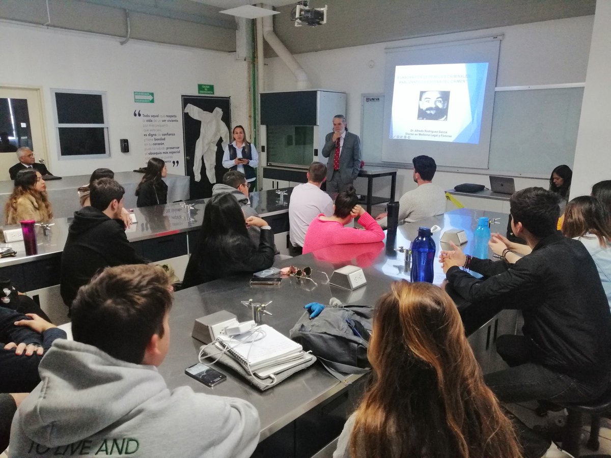 CSHUNIVA's tweet photo. Conversatorio con estudiantes de la Licenciatura en Criminología y Criminalística sobre "Elaboración de perfiles criminales analizando la escena del crimen" con el Dr Alfredo Rodríguez García. Consolidando programa y formación integral. https://t.co/lD3TEihP2Q