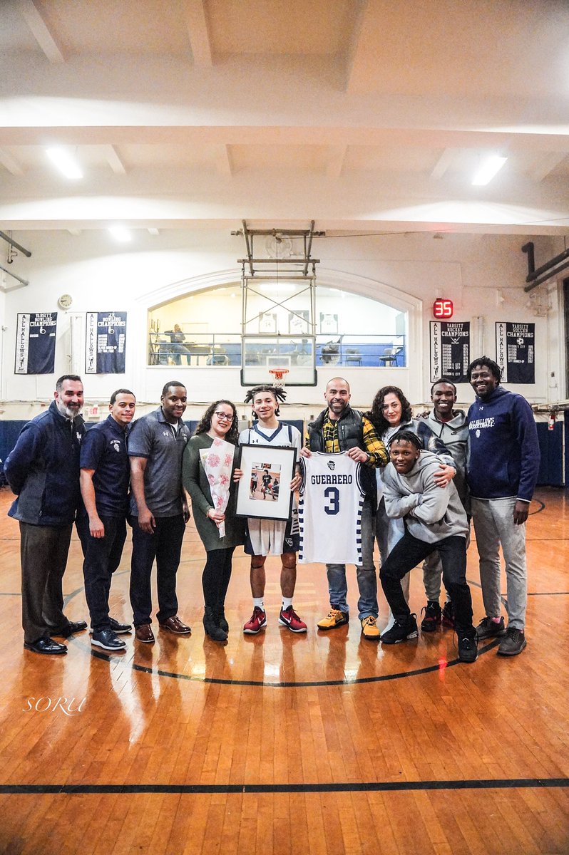 CoachSamAlston's tweet photo. SENIOR NIGHT 🎓🏀

Class of 2023
Lamec Guerrero 
Souleyman Traore 
Thisara Hewavitharana 
Anu Agosa
Matthew Quinones 

#gaelsillustrated #gaelsoversnails https://t.co/zpZWMwT0eW