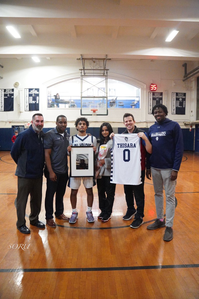 SENIOR NIGHT 🎓🏀

Class of 2023
Lamec Guerrero 
Souleyman Traore 
Thisara Hewavitharana 
Anu Agosa
Matthew Quinones 

#gaelsillustrated #gaelsoversnails