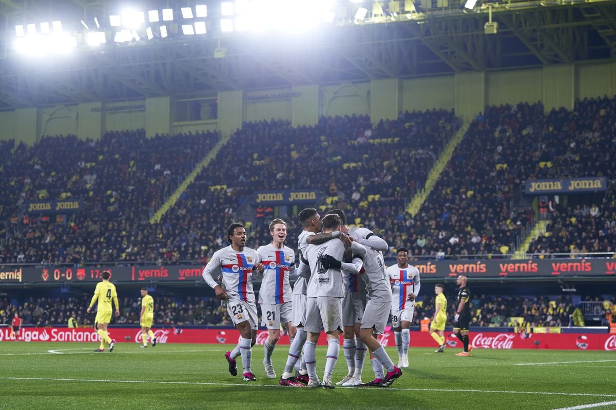 🚨 BREAKING: Barcelona diduga telah melakukan suap sebesar €1.4 Miliar kepada Wakil Presiden Komite Teknis Wasit di bawah kepemimpinan Bartomeu pada tahun 2016-2018.

Barcelona akan mendapatkan hukuman pengurangan poin atau degradasi jika terbukti. 😳

(via <a href="/diarioas/">Diario AS</a>)