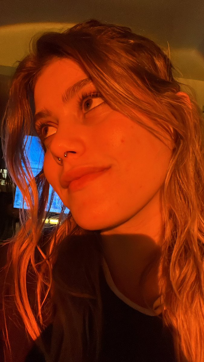jenny_the1975's tweet photo. più mi spezzano il cuore più divento fregna and I live for that https://t.co/BfY2JobTVV