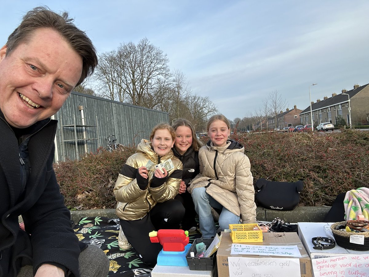 Veel van onze inwoners in <a href="/noardeast/">Gemeente Noardeast-Fryslân</a> komen in actie voor de slachtoffers van de aardbevingen in Turkije en Syrië. Zoals ook Benthe, Anne-Mae en Fenna in #Dokkum. #Giro555 #AardbevingTurkije