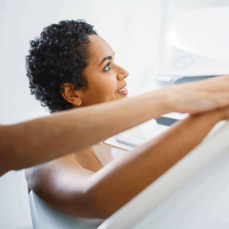 UCSFCancer_OCE's tweet photo. โWe know that Black women have more aggressive cancers and higher mortality rates from cancer than others, and we are working to change that,โ @DrLauraEsserman on the latest @thewisdomstudy expansion effort to reach women as young as 30. https://t.co/neBF0SE9m5 #ScreenToSave https://t.co/PSwypVOVOk