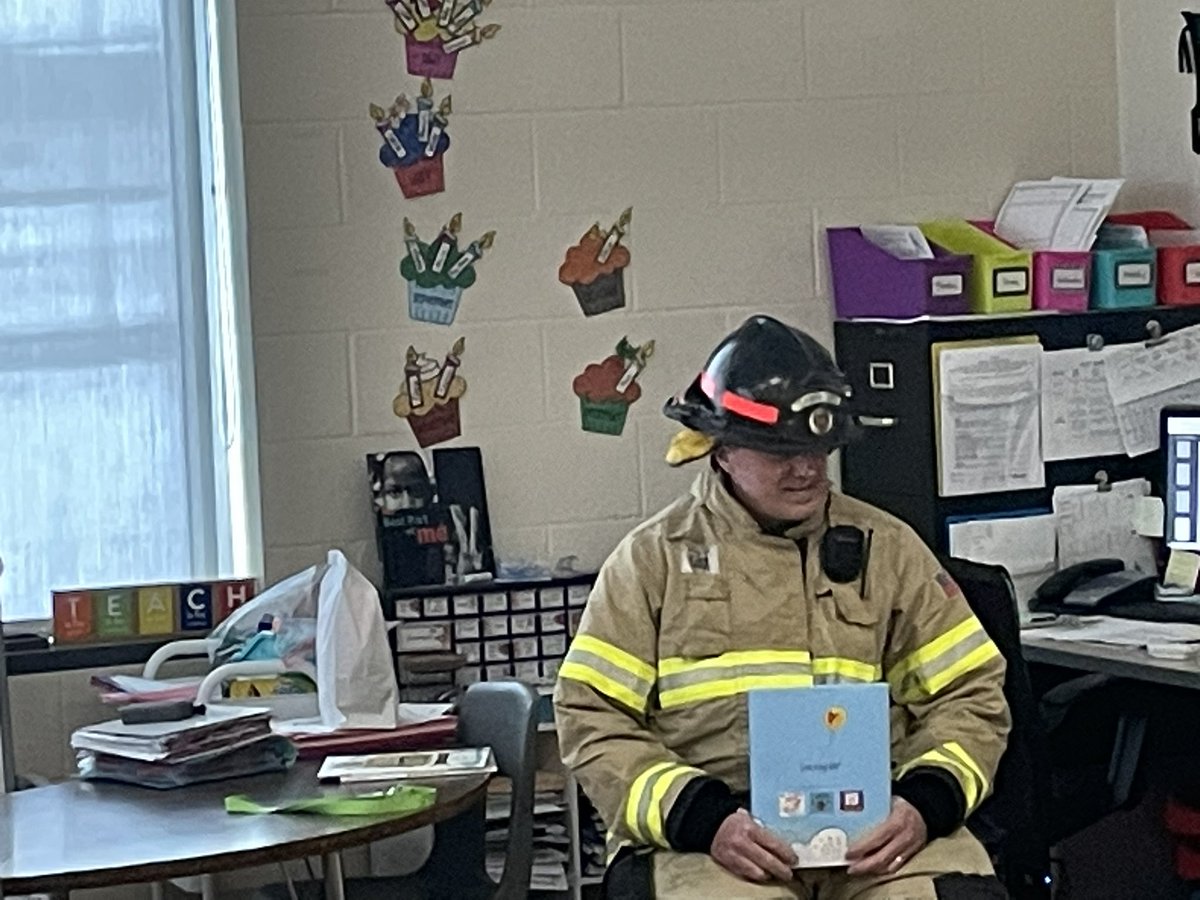 We were honored to have Al from the <a href="/IsantiFireDist/">IsantiFireDistrict</a> read to our third grade students today.  #reading <a href="/ISD911/">Cambridge-Isanti Schools</a> #guestreader