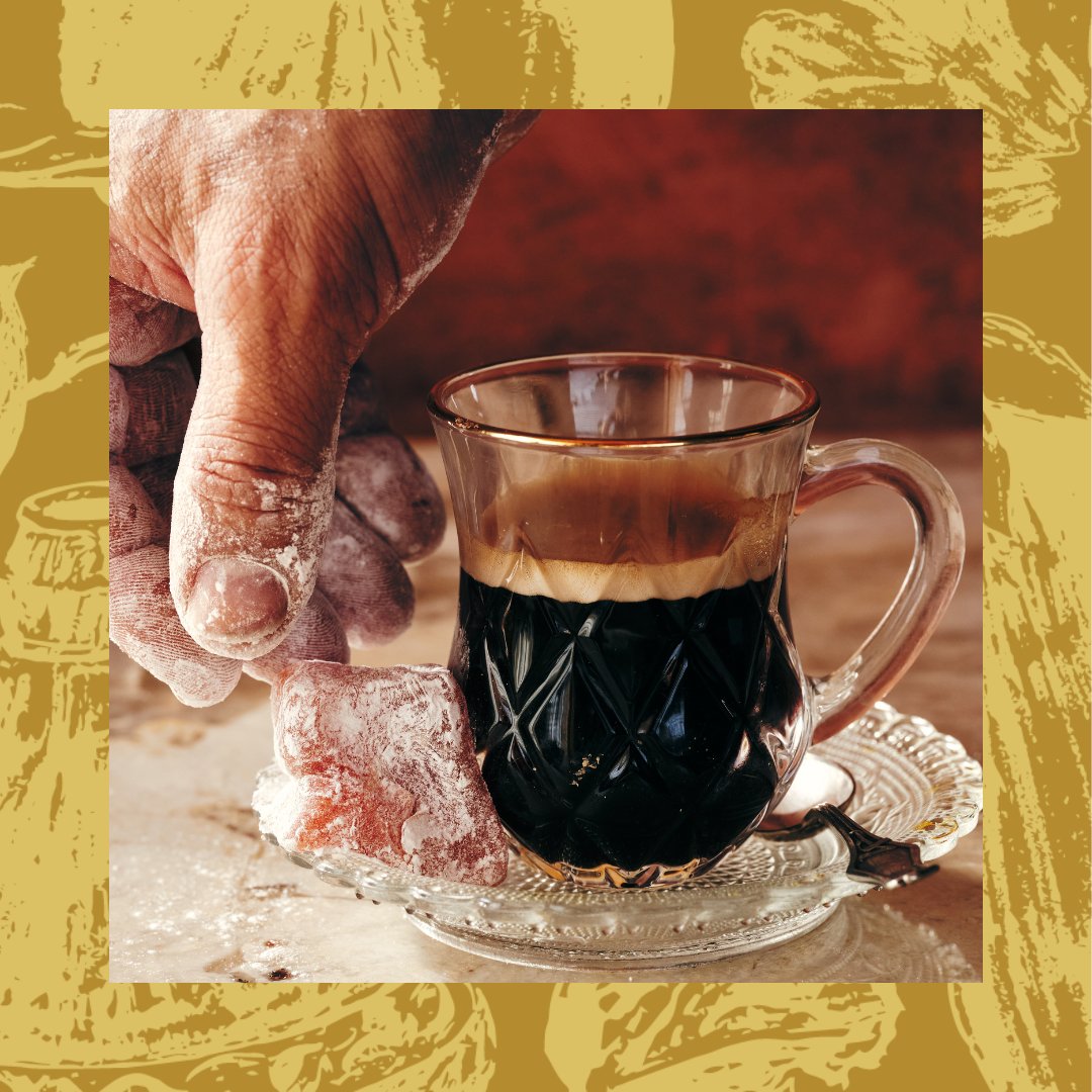 Geen ochtend zonder koffie. Thuis heb ik mezelf verwend met een immens espressoapparaat waar goede koffie uitsijpelt, waar ik - na een vakantie of paar dagen buiten de deur - intens naar kan verlangen. Ik zou er bijna eerder voor teruggaan…

#VegaArabisch #toubtoub #cheftoub