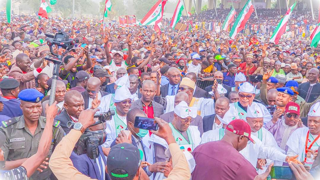 Adeyemiishola00's tweet photo. Hello, North West 👋

Happening Now!

2023 @OfficialPDPNig @atiku/@IAOkowa Presidential Campaign Rally, in Dutse, Jigawa State. #RecoverNigeria.

North West for @atiku Abubakar 

#AtikuIsComing2023 
#WeWantPDPBack
#RESETNigeria https://t.co/DKNOqHkV3y