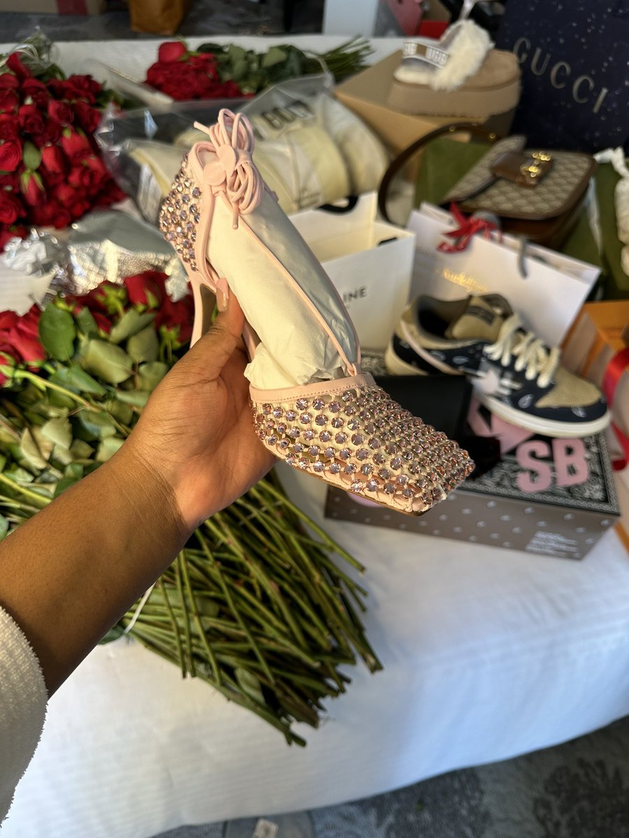 WAVYEMMA tweet media