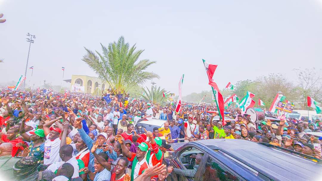 Adeyemiishola00's tweet photo. Hello, North West 👋

Happening Now!

2023 @OfficialPDPNig @atiku/@IAOkowa Presidential Campaign Rally, in Dutse, Jigawa State. #RecoverNigeria.

North West for @atiku Abubakar 

#AtikuIsComing2023 
#WeWantPDPBack
#RESETNigeria https://t.co/DKNOqHkV3y